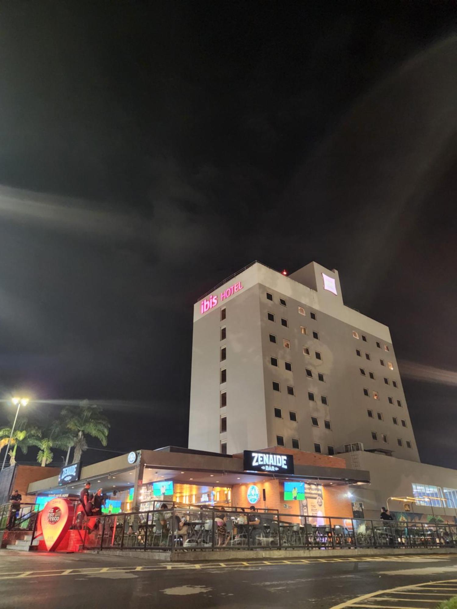 Hotel Ibis Montes Claros Shopping Exterior foto